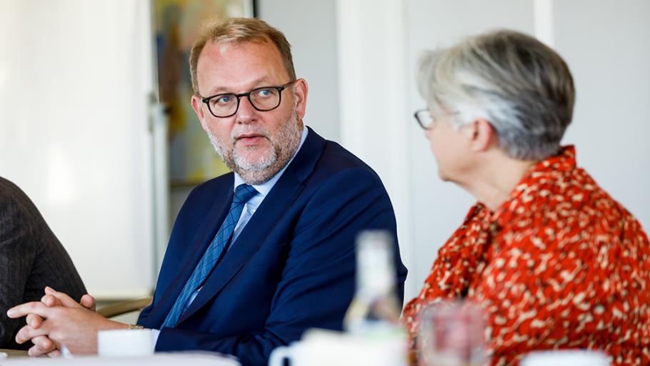 Energi-, forsynings- og klimaminister Lars Christian Lilleholt og SMVdanmarks adm. direktør Ane Buch. 